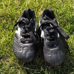 STARTER Kids Soccer Cleats Black with White Accents in Like New Conditon
